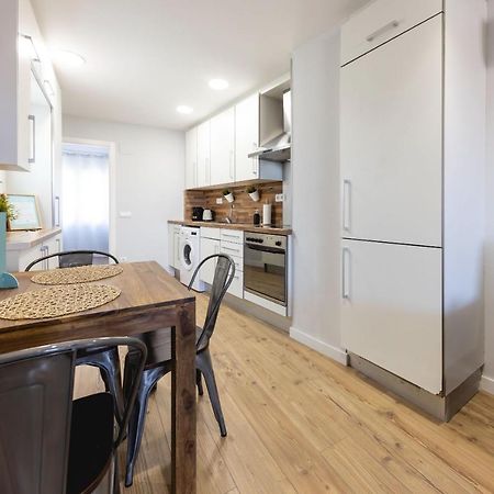 Апартаменты Bravissimo Eiximenis, With Beautiful Terrace And Views Жирона Экстерьер фото