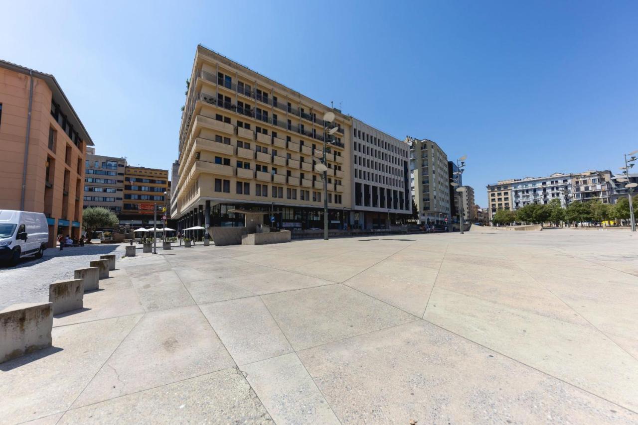 Апартаменты Bravissimo Eiximenis, With Beautiful Terrace And Views Жирона Экстерьер фото
